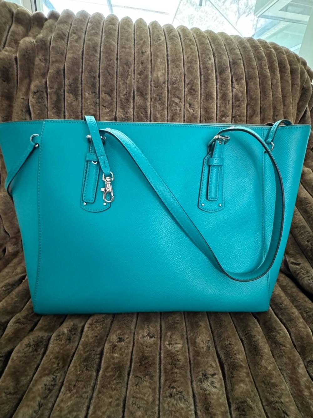 Michael Kors Turquoise Saffiano Tote with Matching Wristlet - Picture 4 of 6
